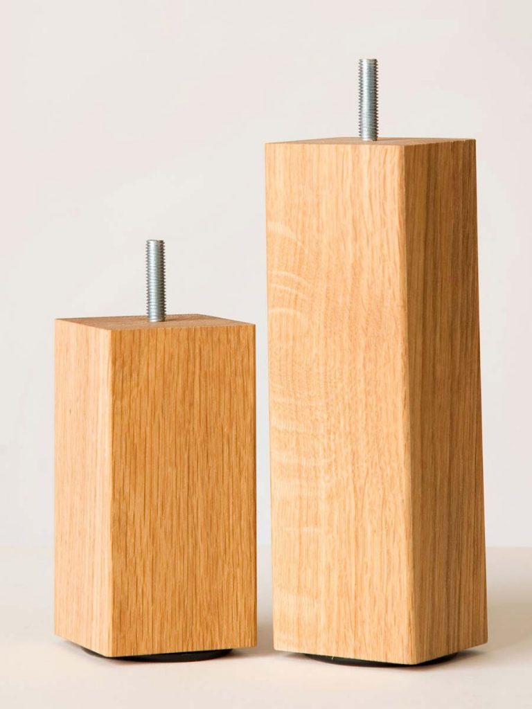 Oak bed leg