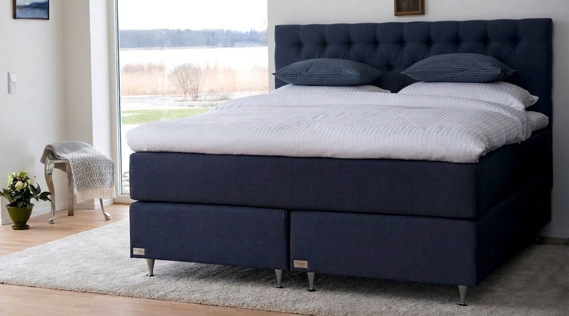 Exclusive Kontinental – full bed in a styled room