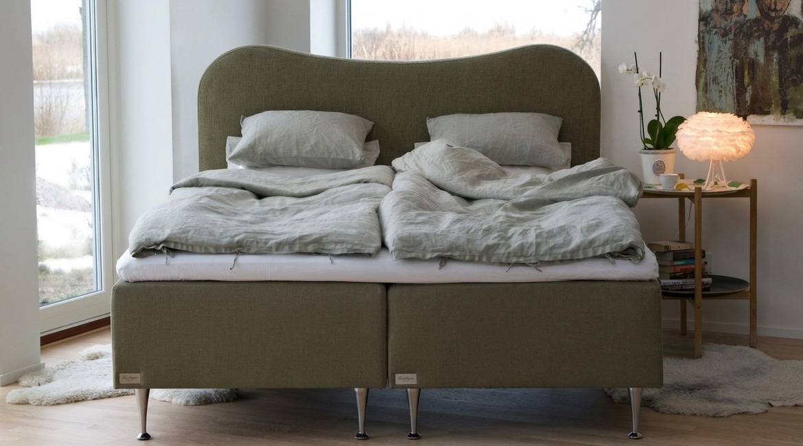 Exclusive Ram – full bed in a styled room