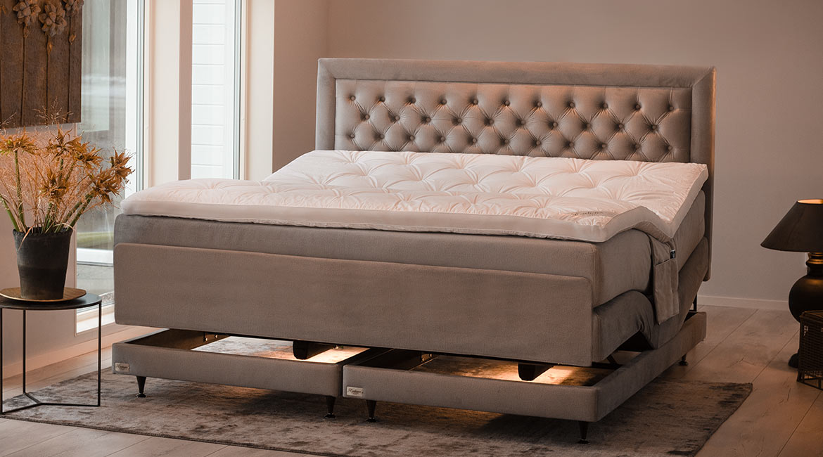 Exclusive Ställbar X – full bed in a styled room
