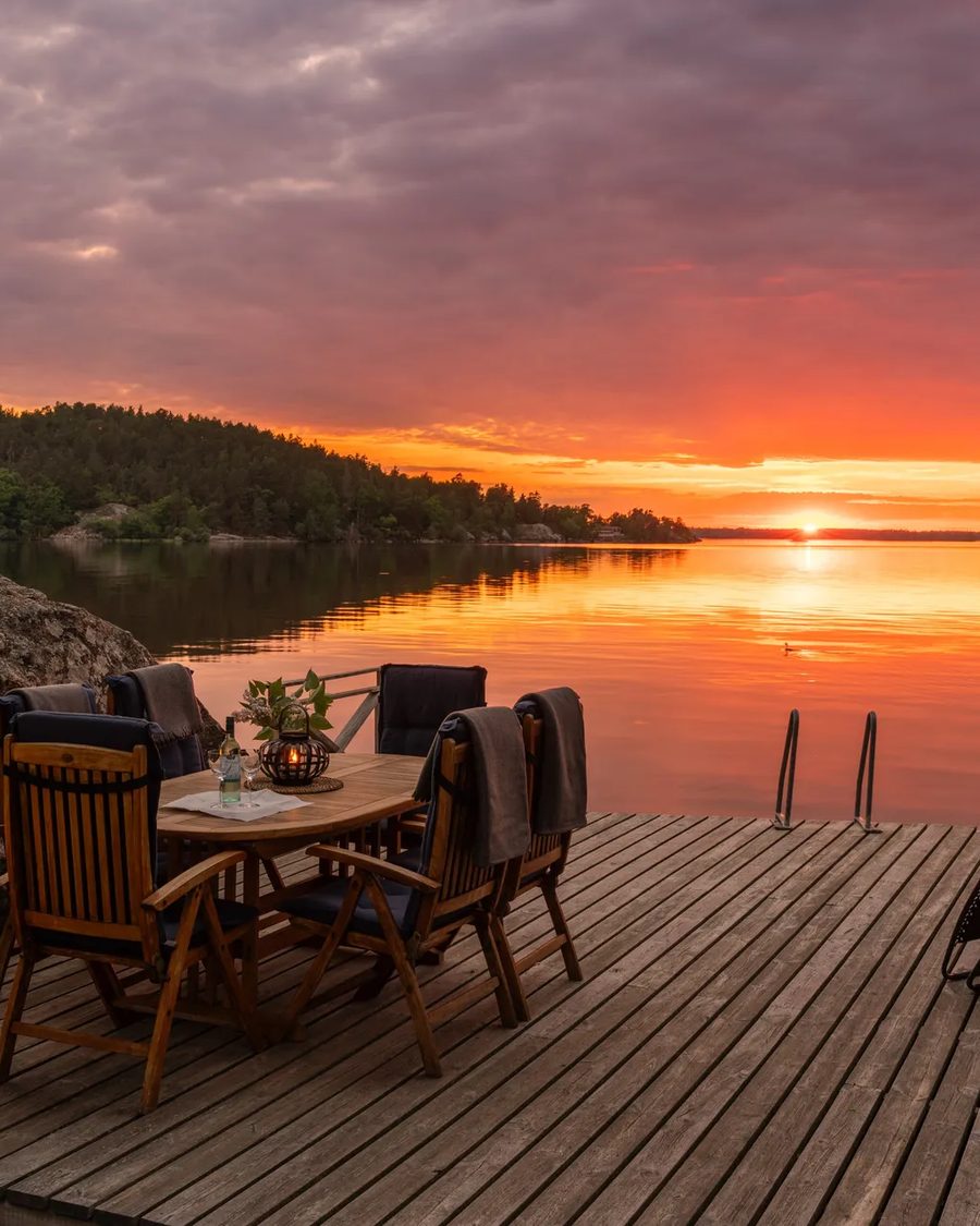 Sunset over the lake, seen from a jetty